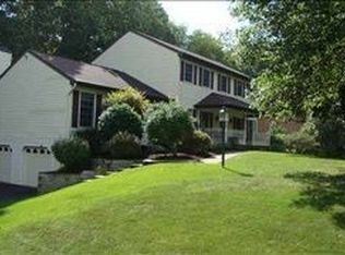 23 Hiawatha Dr, Clifton Park, NY 12065