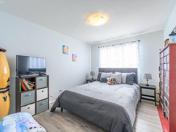 4th image of 607 SE 121st Ave