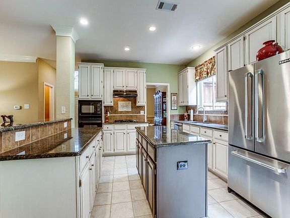 3rd image of 2306 York Ct