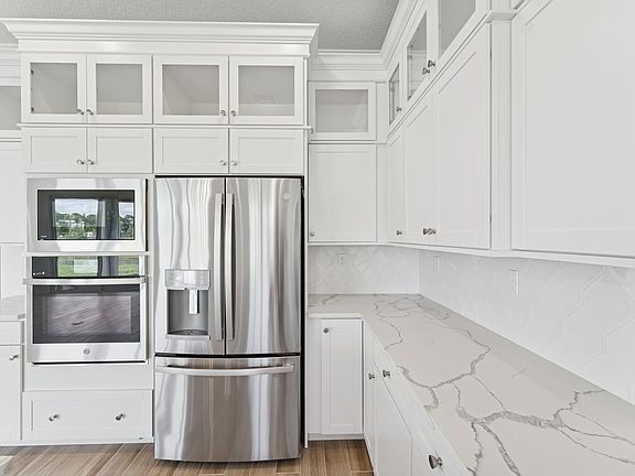 Kitchen with elegant quartz countertops