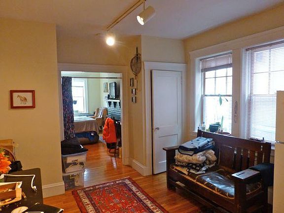 4th image of 37 Lee St APT 3A