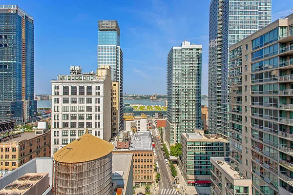 Sold by Compass | media 18