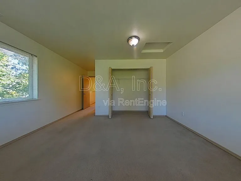 911 NW Anjni Cir — Photo 12