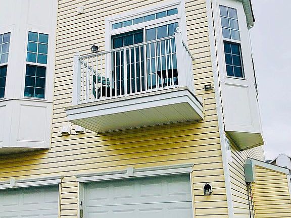 2nd image of 4 Iris Ln #602