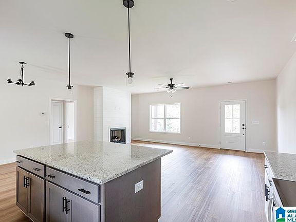 5th image of 522 Holt Cir