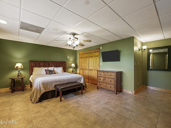 47th image of 430 Sugar Cove Way