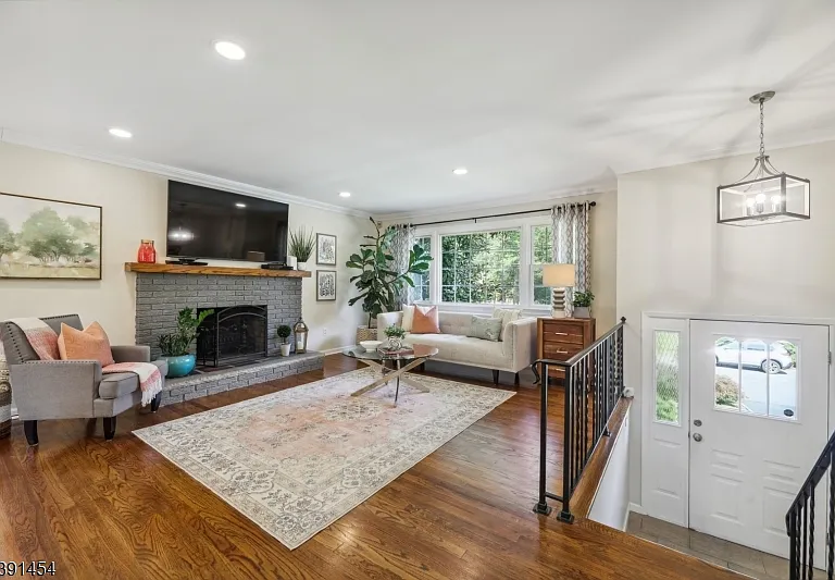 63 Whitney Dr — Photo 2