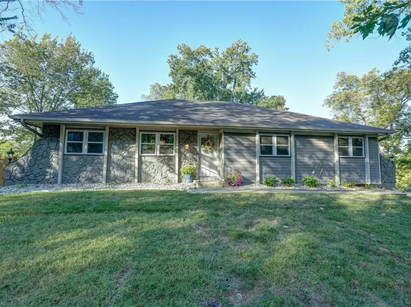 5802 NW Aspen Ln, Kansas City, MO 64152
