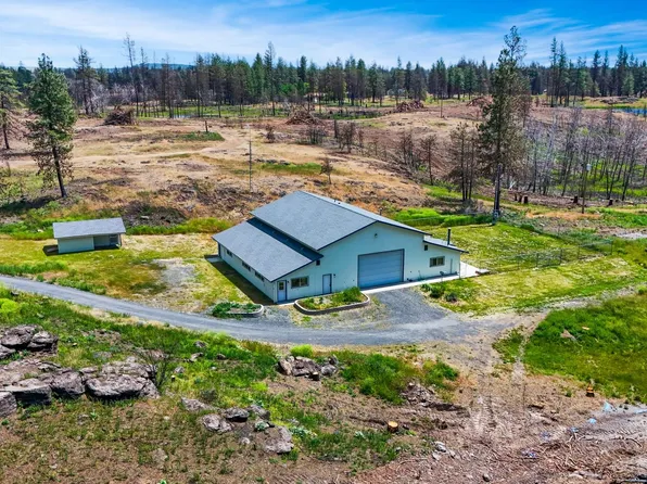 11006 S Green Gate Ln, Medical Lake, WA 99022