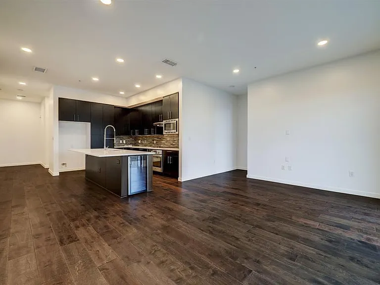 4820 Caroline St #404 — Photo 15