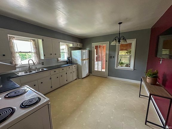 4th image of 729 Georgette Rd