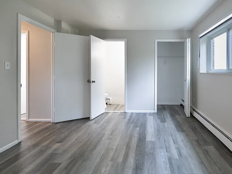 Dorchester Village Apartments — Photo 10