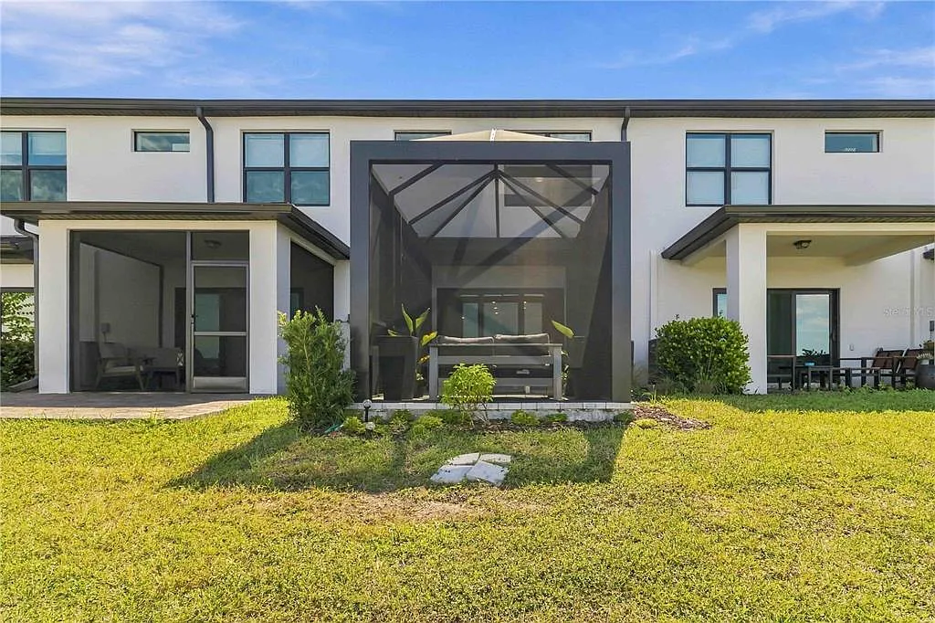 3 bed, 2.5 bath, 1636 sqft, $3,250 — Photo 3
