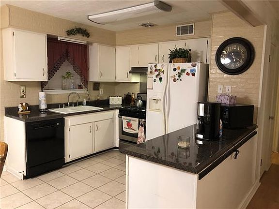 5th image of 1013 Saint Ann St