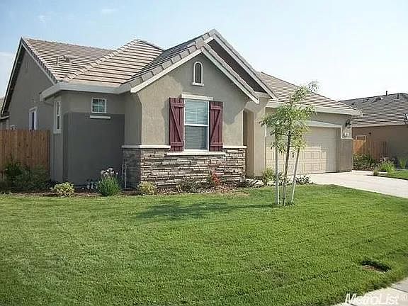 1st image of 985 Clearwater Creek Blvd