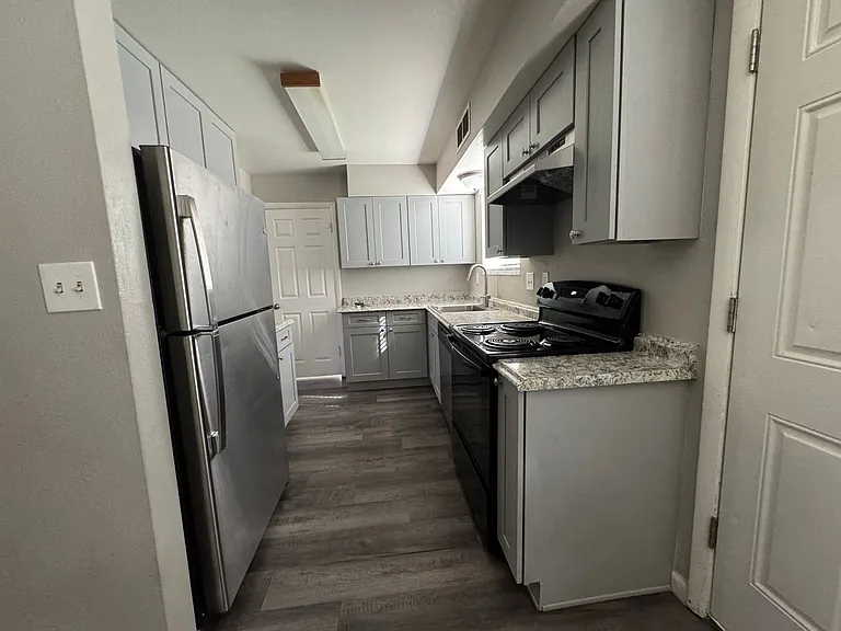 5705 S Pearl St — Photo 27