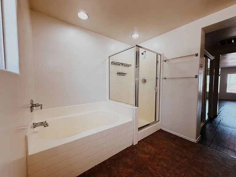 906 S 118th Ln — Photo 21