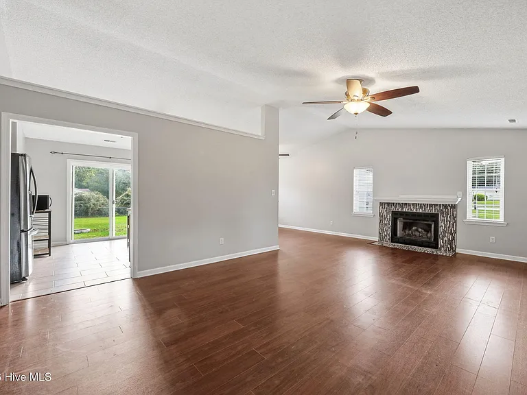 128 Fodder Dr — Photo 5