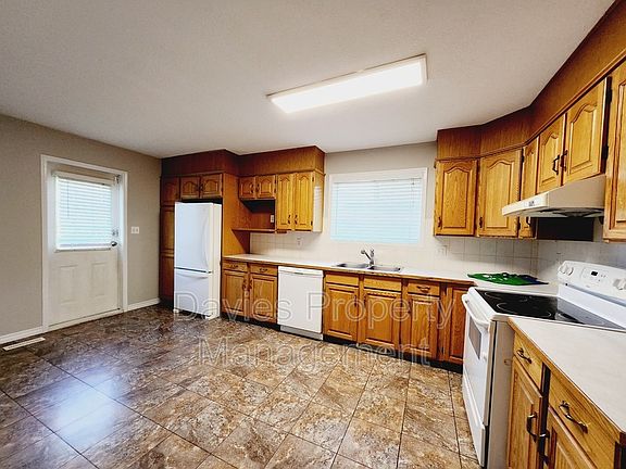 3rd image of 1062 Jones Cres NW #1