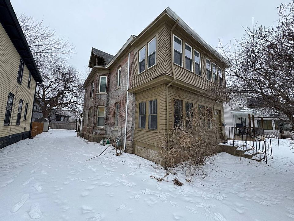 1st image of 405 Queen Ave N Unit 2