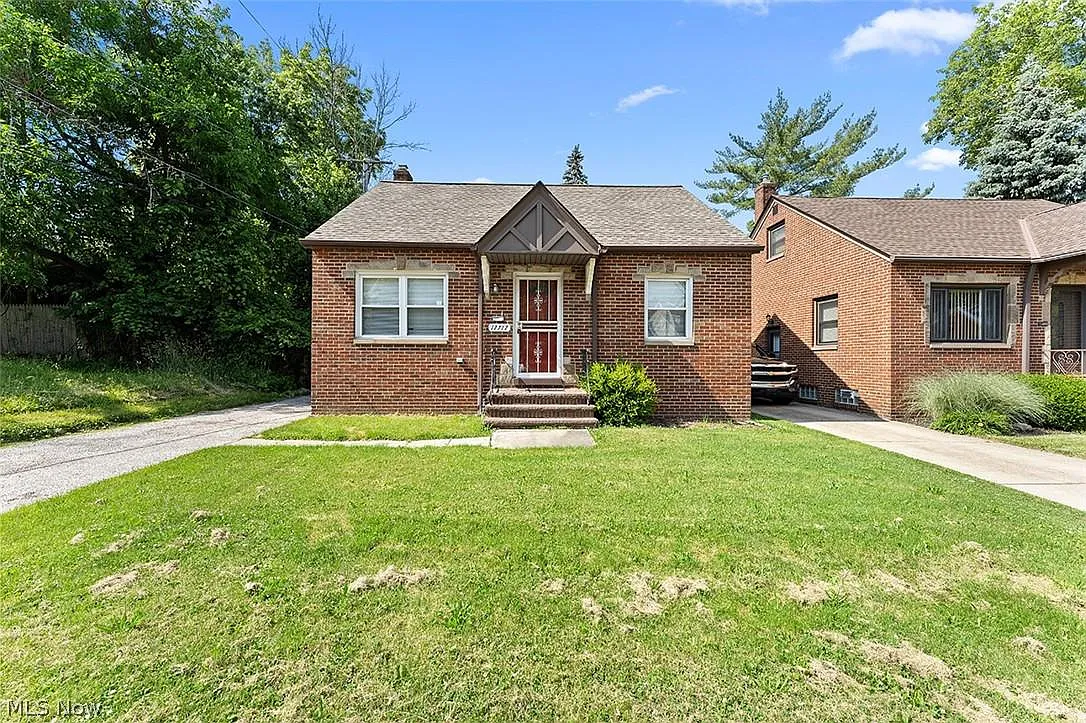 17717 Dillewood Rd photo 1