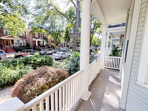 4th image of 3926 N Oakley Ave #1