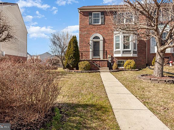 2nd image of 900 Buckland Pl