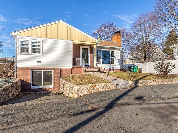 2nd image of 11 Lynnmere Ave