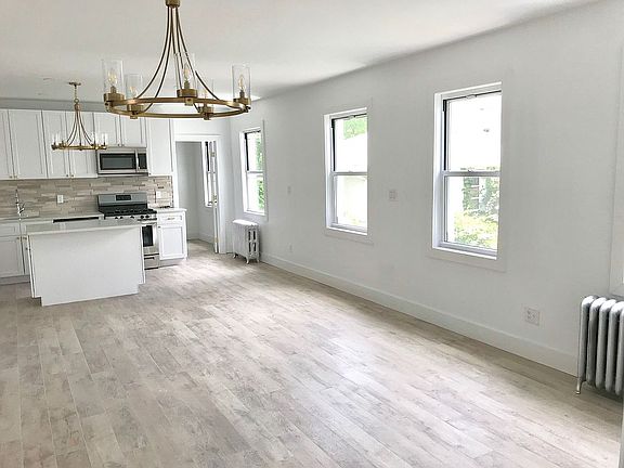5th image of 18616 Mangin Ave
