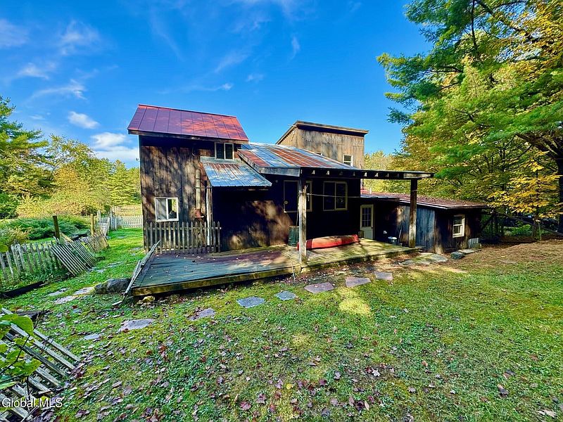 2nd image of 1633 Upper Turnpike Road