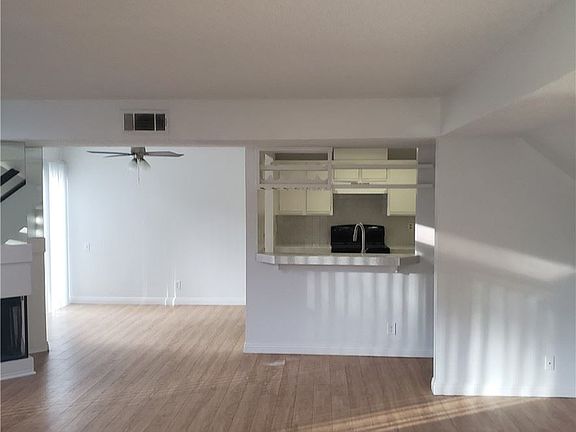 4th image of 13115 Le Parc Blvd #23