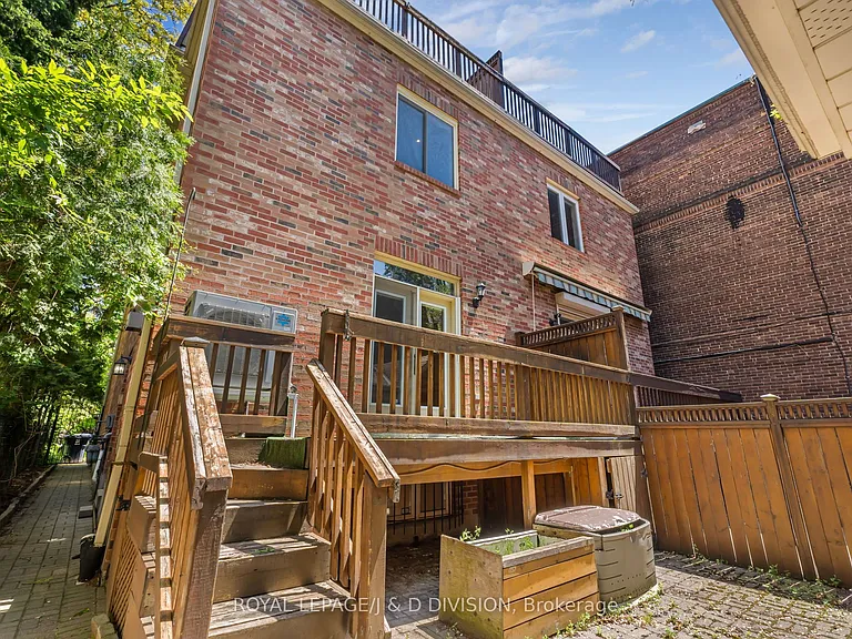 8 Huntley St — Photo 17
