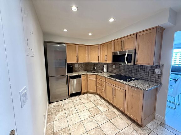 3rd image of 3233 NE 34th Street #1403