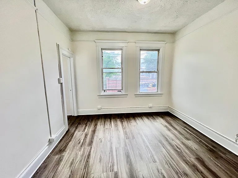 8 Seymour St #3 — Photo 6