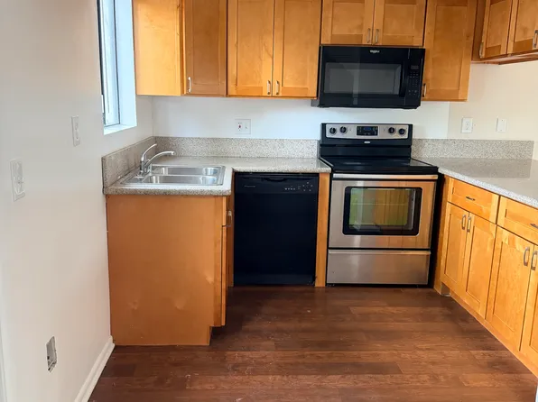 9739 Park St APT 5, Bellflower, CA 90706