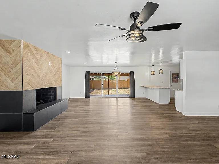 2625 W Oregon St — Photo 9