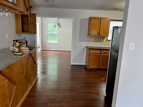 3rd image of 1421 Almond Tree Dr