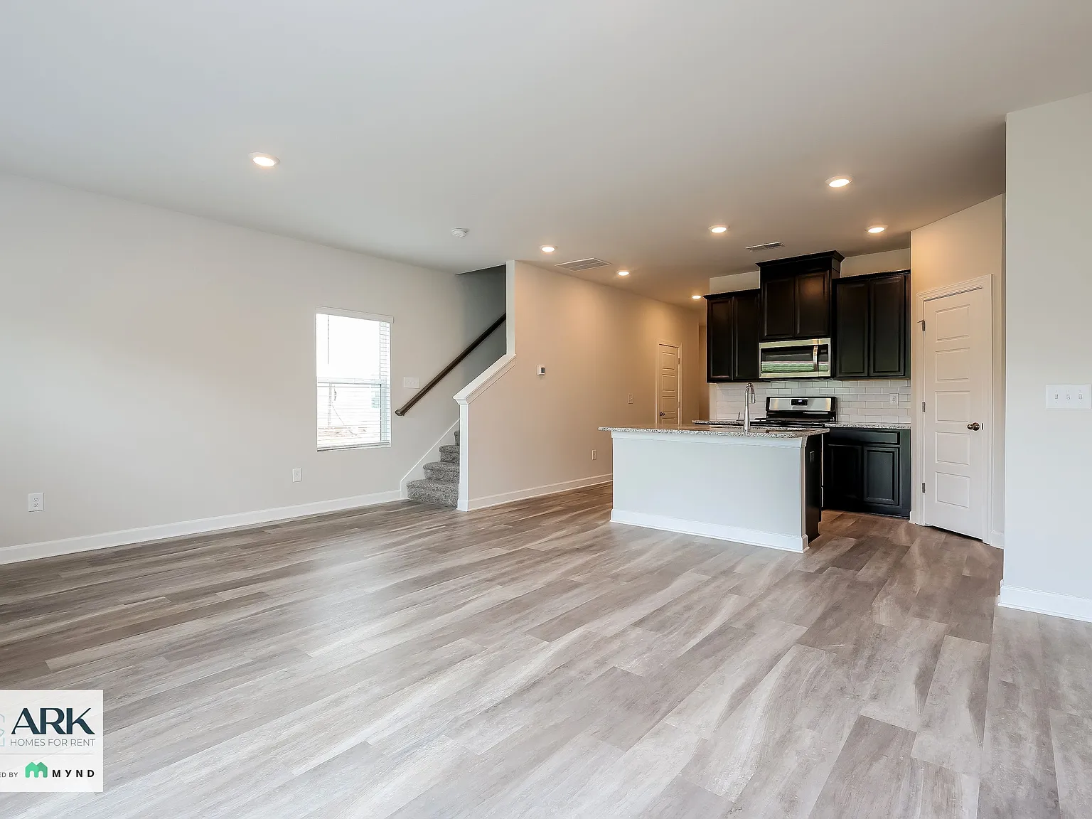 3 bed, 2.5 bath, 1597 sqft, $1,799 — Photo 3