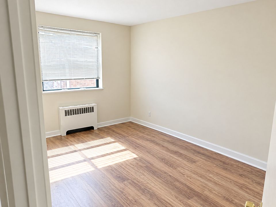 2nd image of 5555 N California Ave #1S