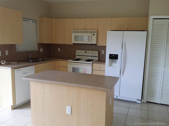 5th image of 2983 SE 15th Ave #0