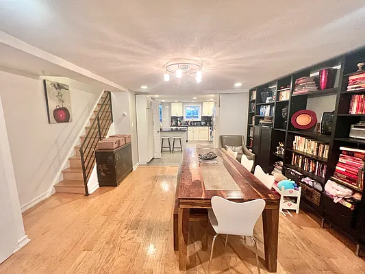 Rented by REALTY QUEST NEW YORK INC | media 29