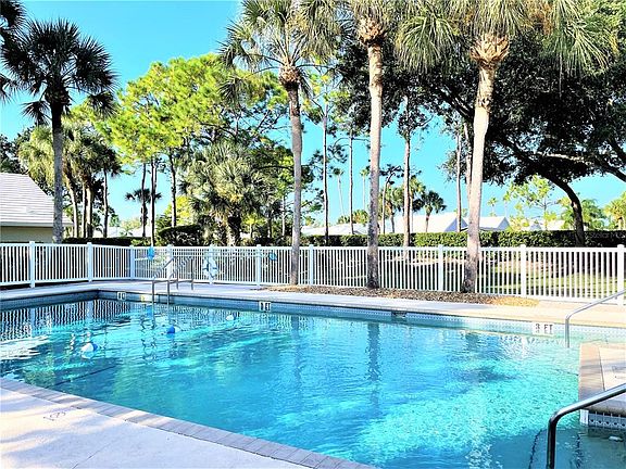 3rd image of 720 Brightside Crescent Dr #11