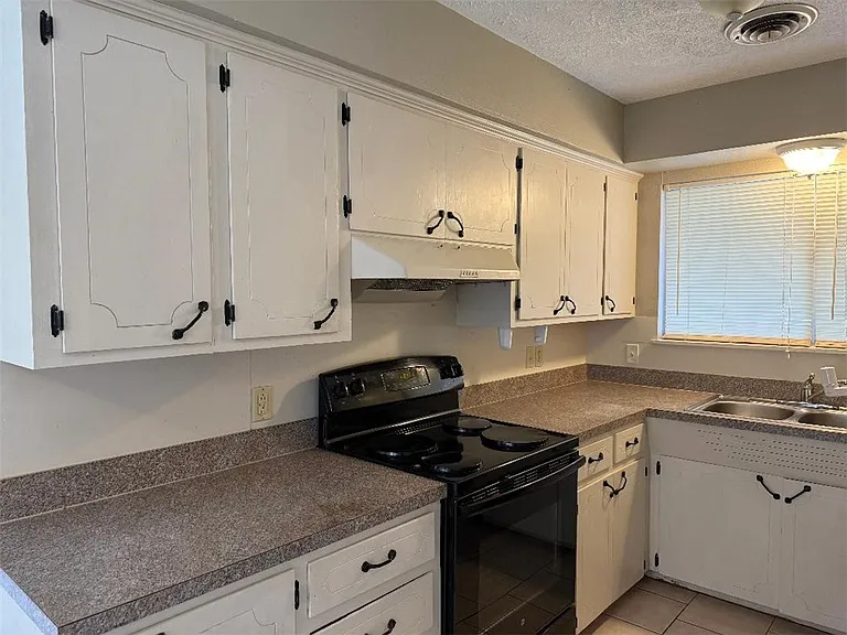 205 Broadway St — Photo 5
