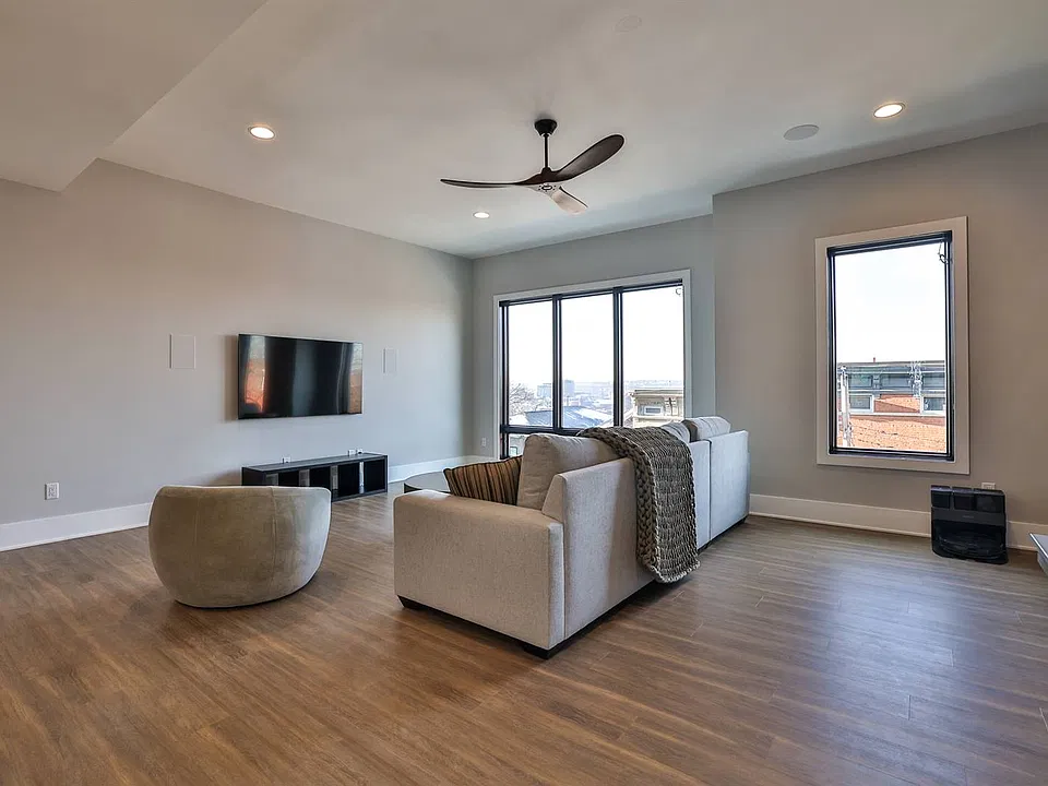 128 Goethe St