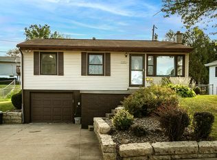 3370 Kaufmann Ave, Dubuque, IA 52002