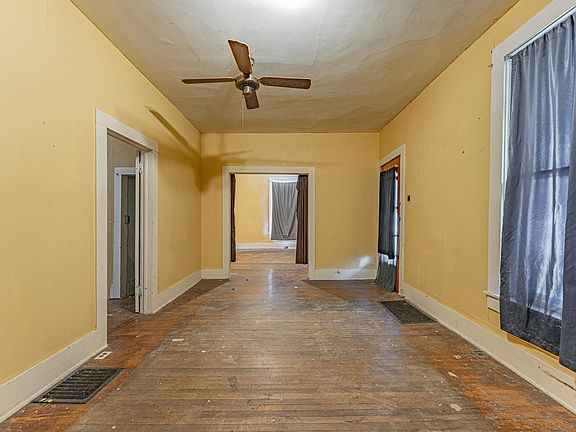 4th image of 917 Broadway St