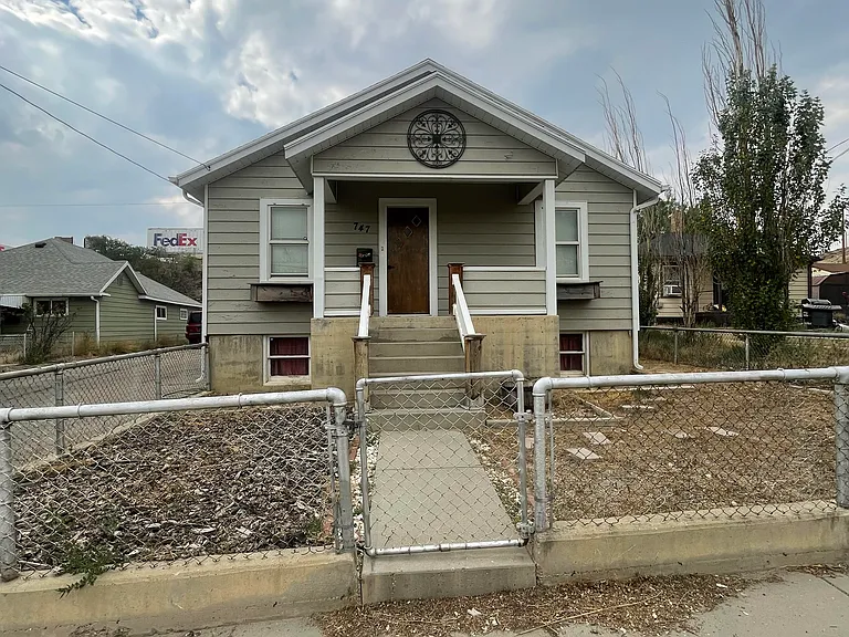 747 Ridge Ave — Photo 1