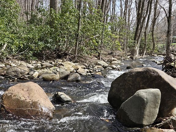 5th image of 326 Cove Creek Rd