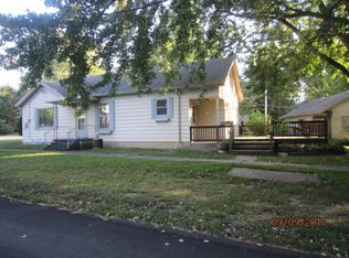 121 John St, Sharon, WI 53585