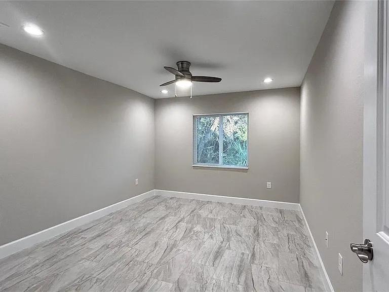 3255 Thurston Ave — Photo 8